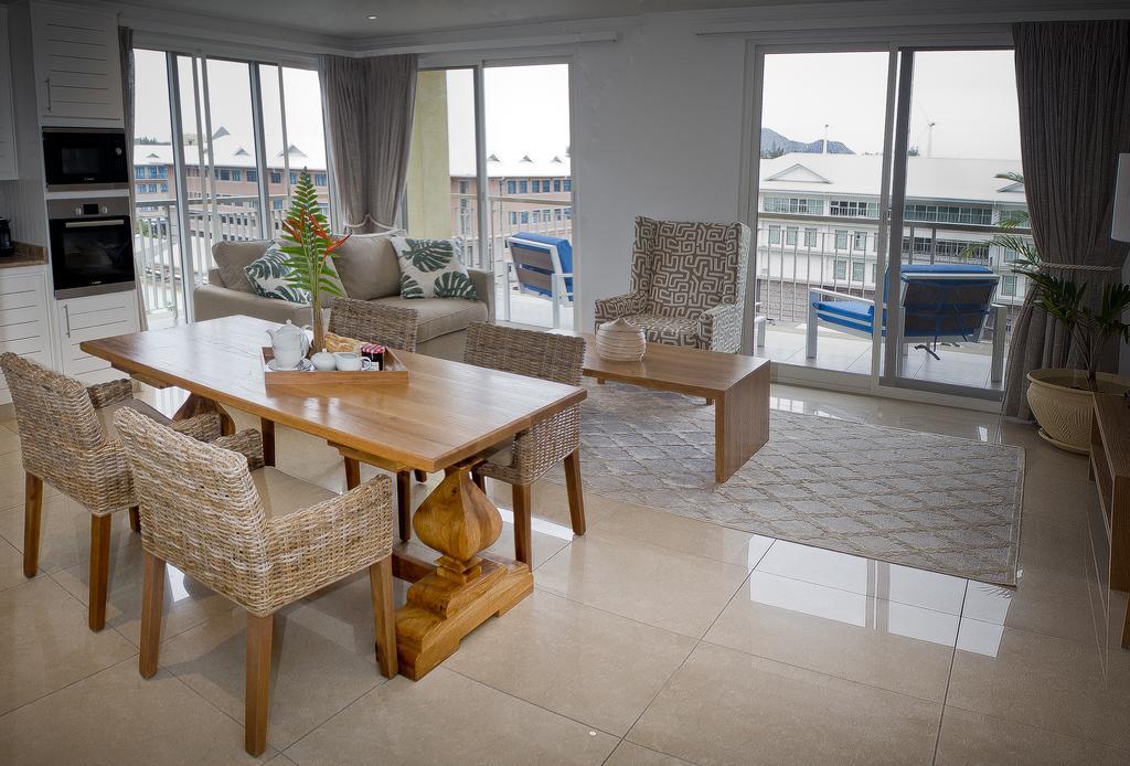 The Quadrant Luxury Apartments Victoria Exterior photo