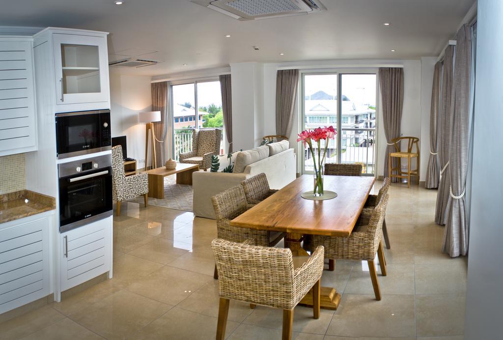 The Quadrant Luxury Apartments Victoria Exterior photo